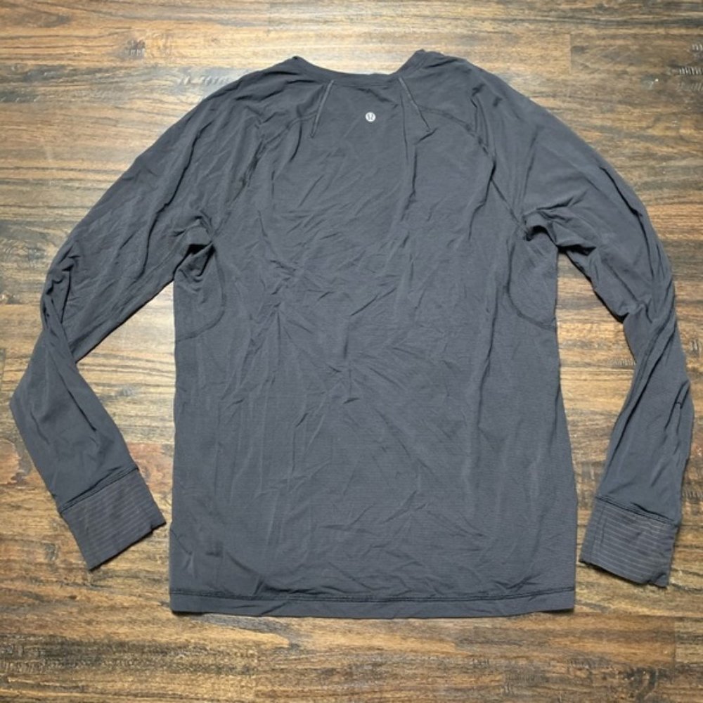 Lululemon men’s athletic shirt